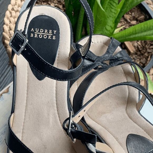 Aubrey Brooke Women's Perforated Ankle Strappy Wedge Sandals Black Size 8.5 - Picture 2 of 14